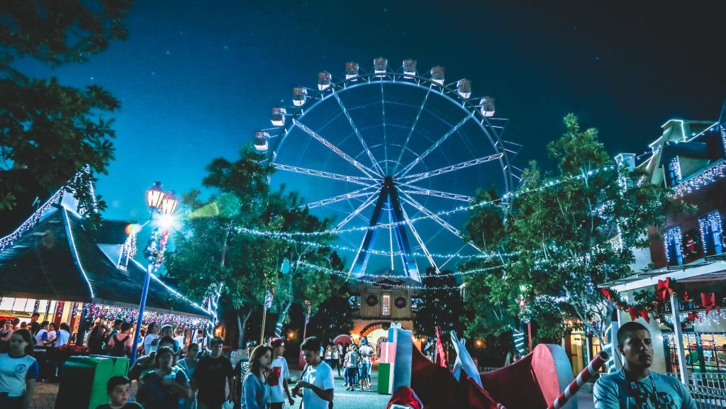 black and white ferris wheel
